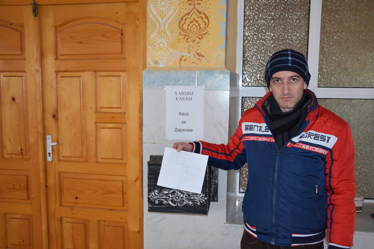 Мюсюлмани от Ардино събраха 310 лв. за лечението на Даниел Сакалиев