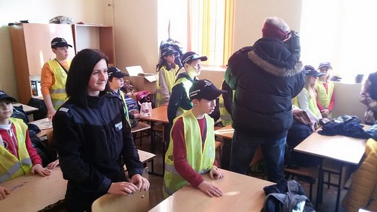 Наградиха най-добрите рисунки в конкурса на СОУРИЧЕ "Аз и Детското полицейско управление"