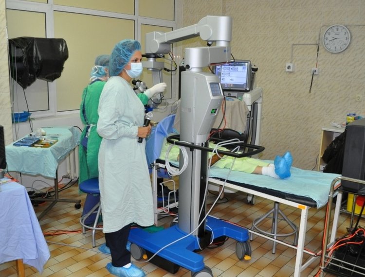 Със сложна операция в УМБАЛ „Свети Георги“ отстраниха сачма от окото на 16-годишен младеж