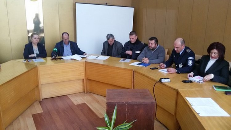 Другата страна на нещата: Внимание! Джебчиите се активизират по време на Сурва! Не оставяйте ценни вещи в колите!