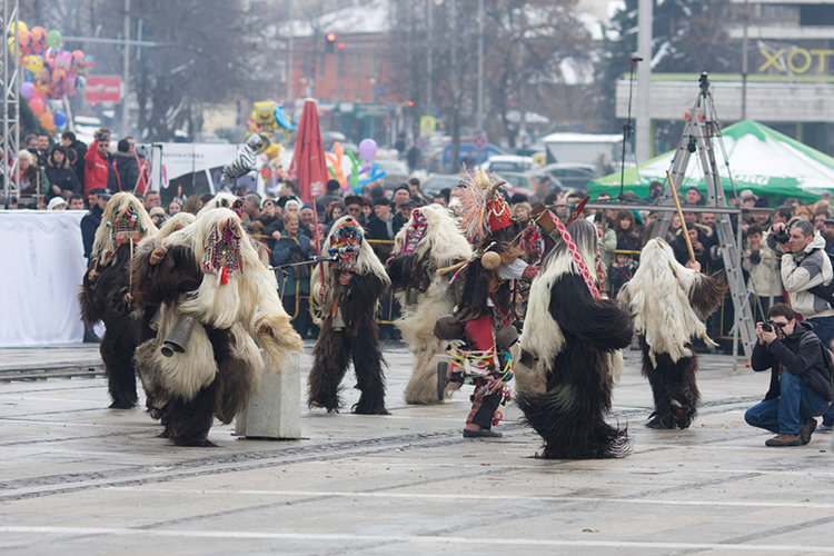 Сурва`2017 започна, започна и sms гласуването за любим участник на публиката