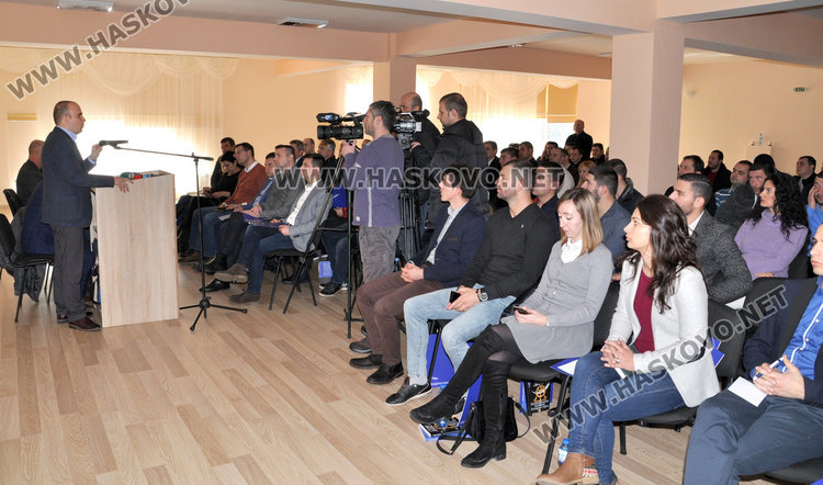 Лидерът на младежите в ДПС ги призова да са по-активни в социалните мрежи за изборите 