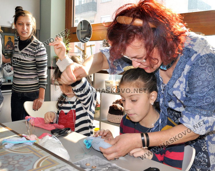 Работилничка за кукли от чорапчета бори Барби, учи децата на  индивидуалност