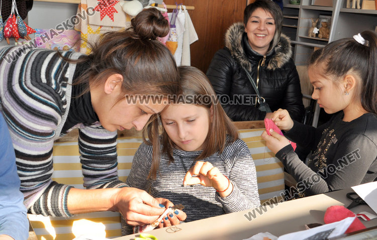 Работилничка за кукли от чорапчета бори Барби, учи децата на  индивидуалност