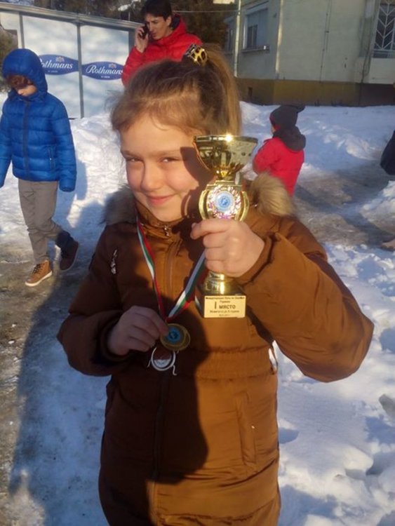 Първокласничка от Хасково първа при най-малките на шахматния турнир в  Раднево