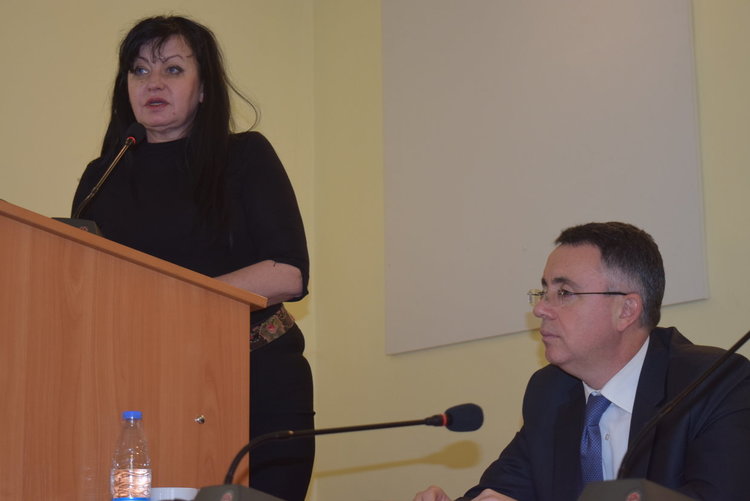 Д-р Господинова