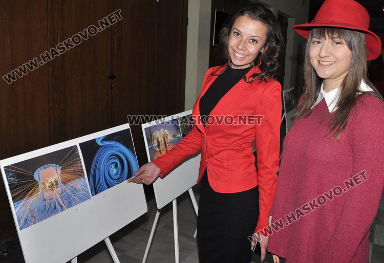 Парад на светлината слага началото на Месеца на фотографията в Младежкия център