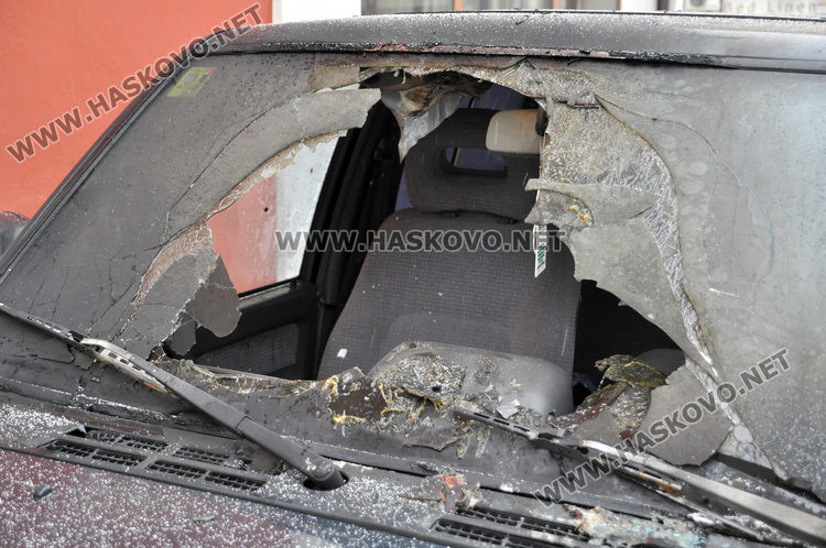 Опожариха двете семейни коли на шефката на “Титан” тази сутрин 