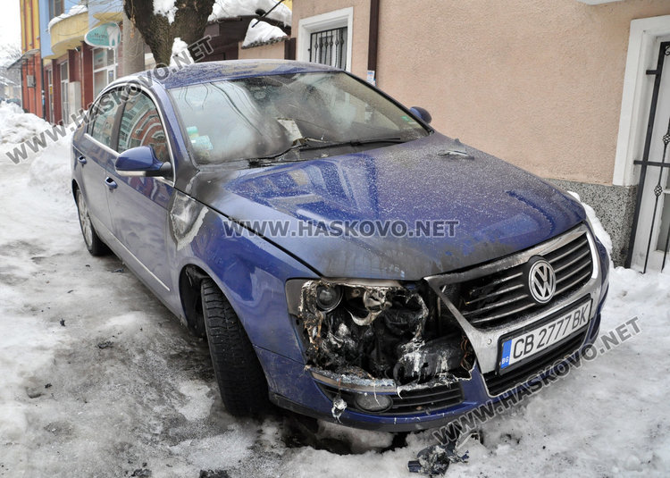 Опожариха двете семейни коли на шефката на “Титан” тази сутрин 