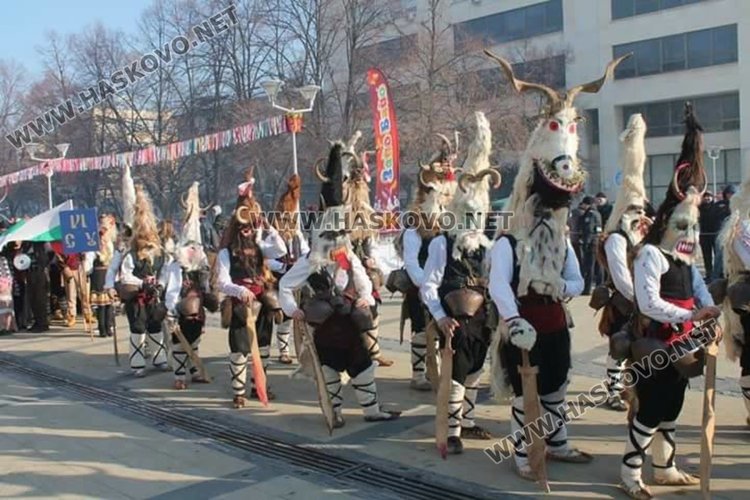 Кукерите от Лъджа със златен медал от  Международния фестивал „Сурва“