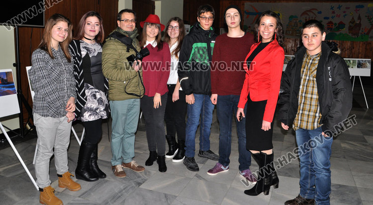 Парад на светлината слага началото на Месеца на фотографията в Младежкия център