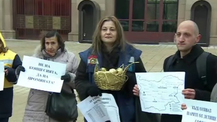 Работници излизат на протест срещу концесията на Летище София
