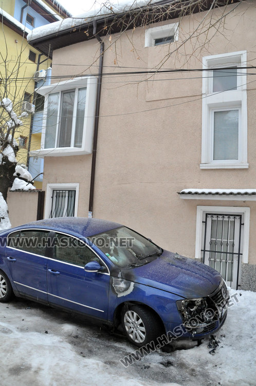 Опожариха двете семейни коли на шефката на “Титан” тази сутрин 