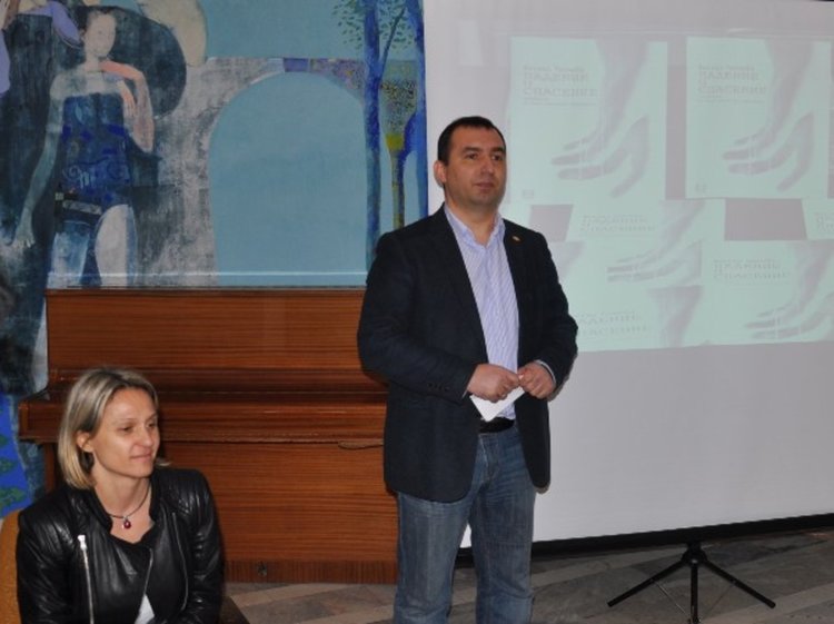 Журналистът Весела Тотева представи книгата си „Падение и спасение. Изповедта на една хероинова наркоманка.“