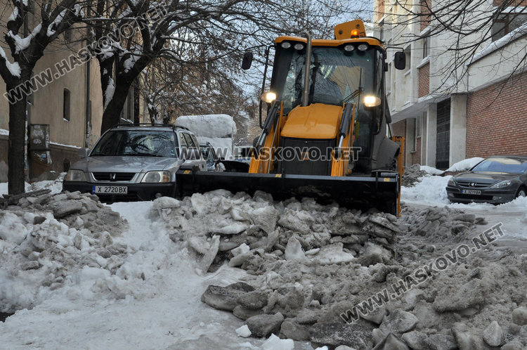 Вижте кои улици чистят днес от леда, махайте колите оттам