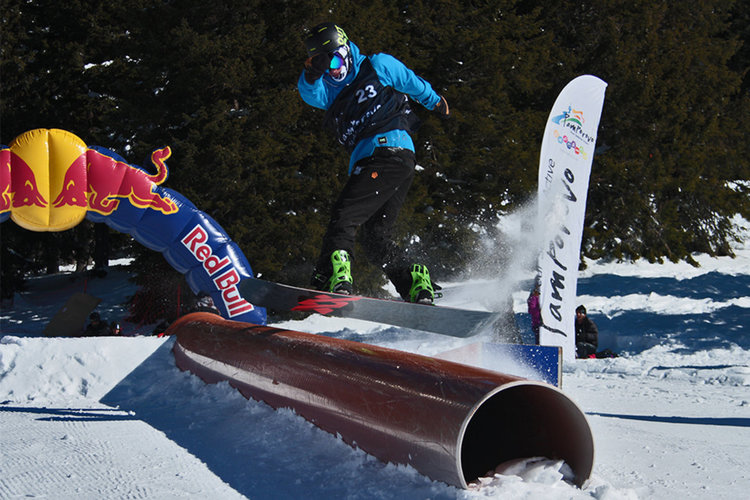 Наши надежди в сноуборда успяха да се класират в жестока конкуренция на състезание в Пампорово