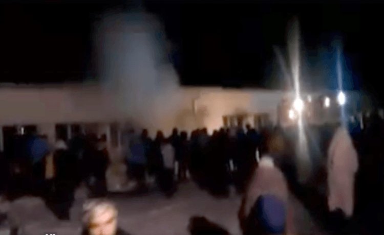 Пламна бежанския лагер в Харманли