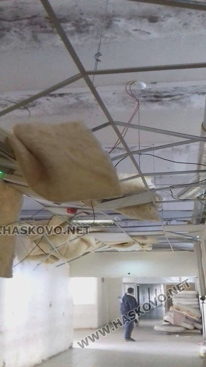  помещението, в което се настаняват хората от изгорелите стаи