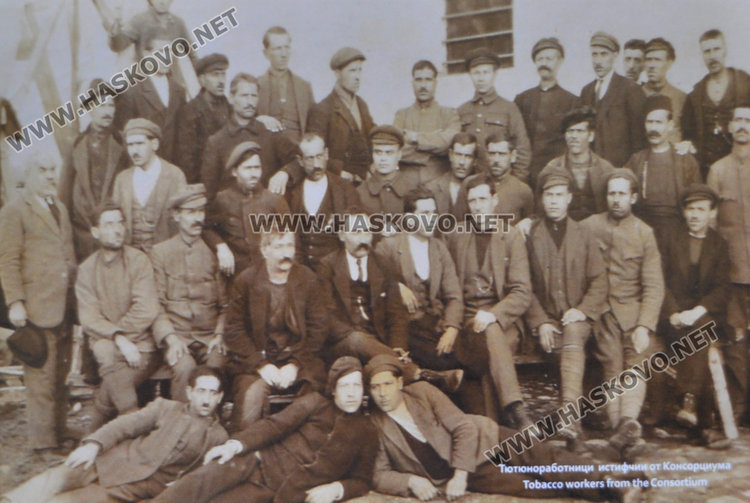 Двуезичен фотоалбум на РИМ- Хасково разказва за тютюневата индустрия в града от миналия век