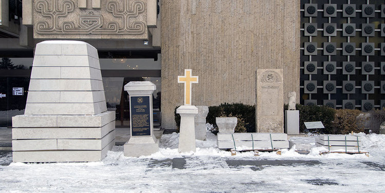 Паметникът на полк.Каварналиев вече е изработен и стои пред НИМ в очакване на разрешение на македонските власти