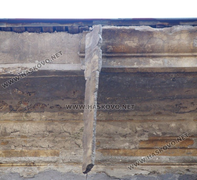 Парче от фасадата на старите блокове, снимка -архив