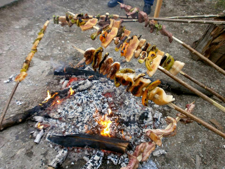 Празник на... сланината стягат в Широка лъка, майстори се състезават за награда и оценка на публиката