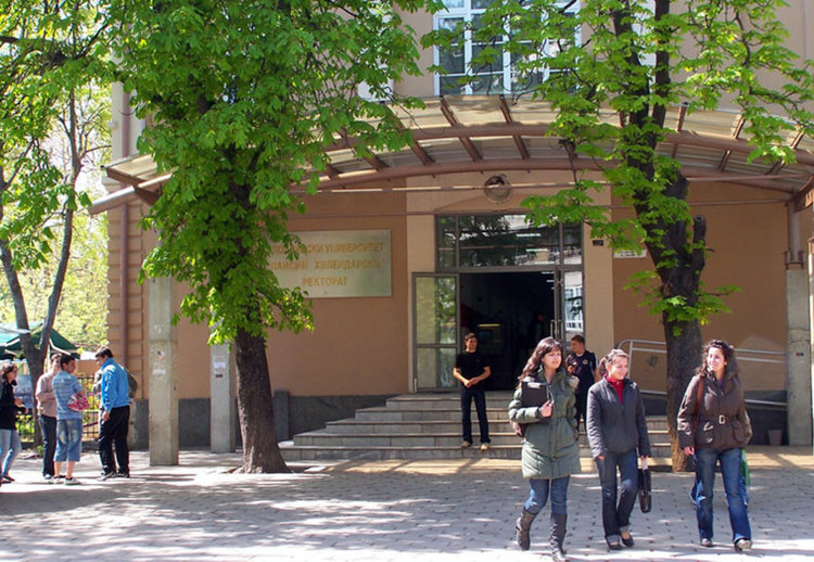 Заради големия интерес към безплатните педагогически магистърски програми ПУ „Паисий Хилендарски“ променя срока за кандидатстване