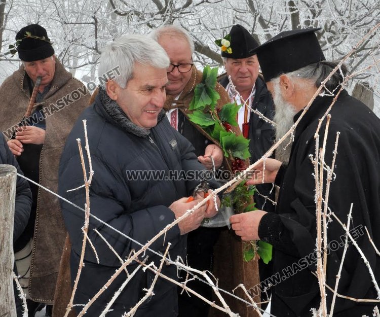 Цар на лозята избраха в Голямо Асеново на Трифоновден