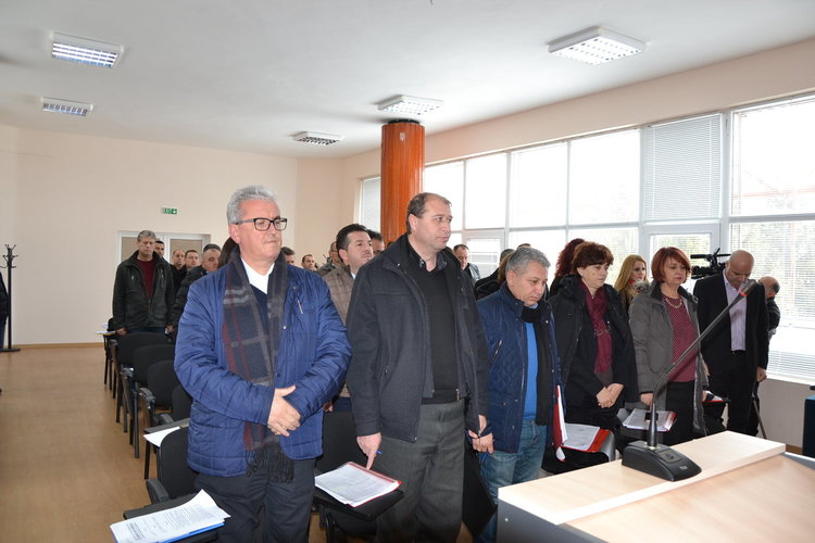 Едноминутно мълчание в памет на съветника Валентин Синабов