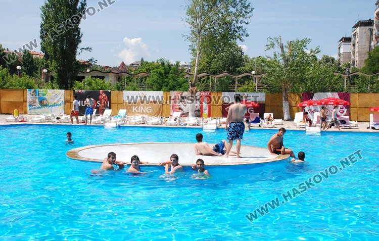 1 милион печалба от сделките с Лебеда, а Хасково без басейн 