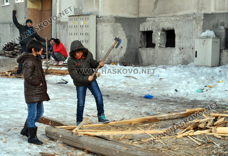 Режат незаконните чешми в „Република“, текат денонощно