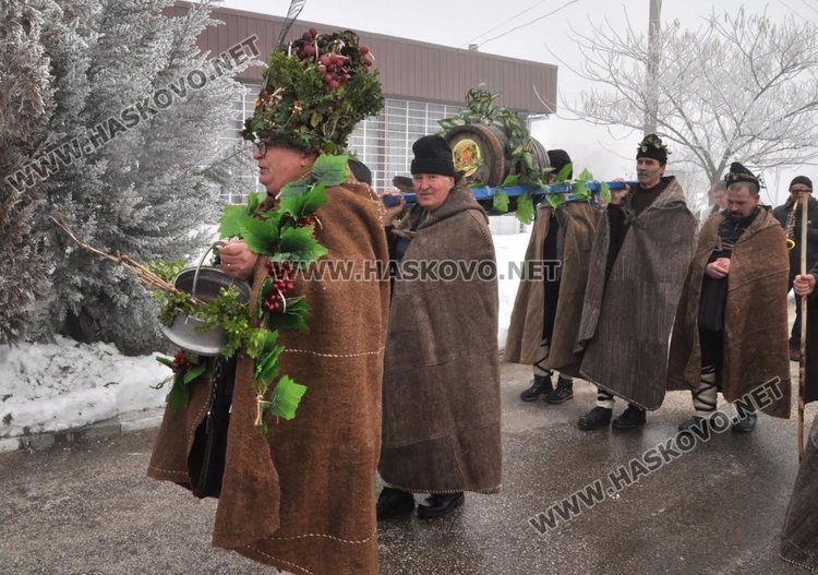Цар на лозята избраха в Голямо Асеново на Трифоновден
