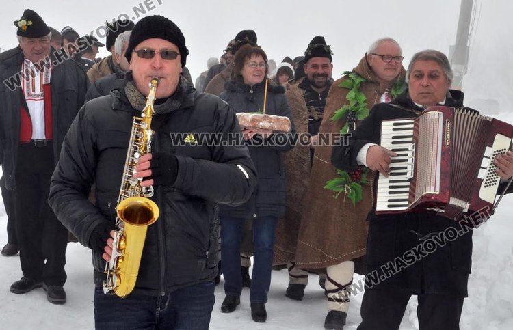 Цар на лозята избраха в Голямо Асеново на Трифоновден