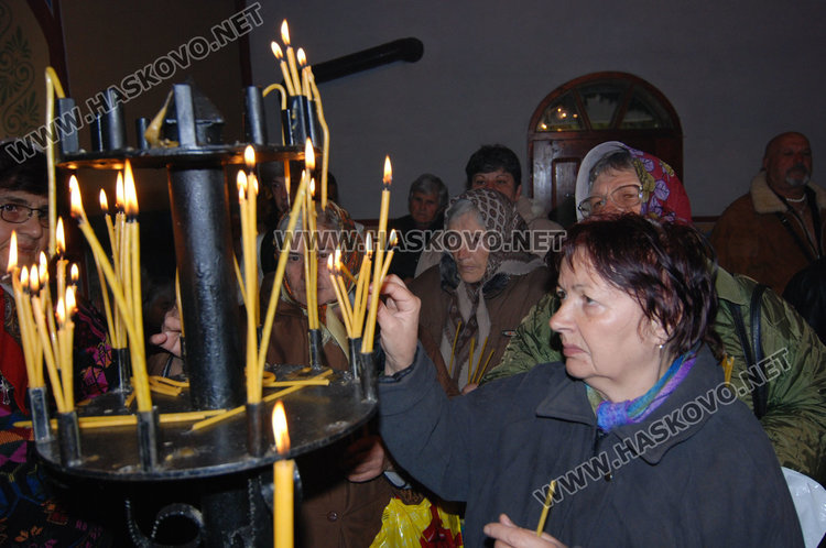 Православната църква чества Сретение Господне - Петльовден