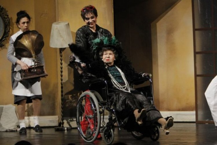 И на 95: Стоянка Мутафова на сцената