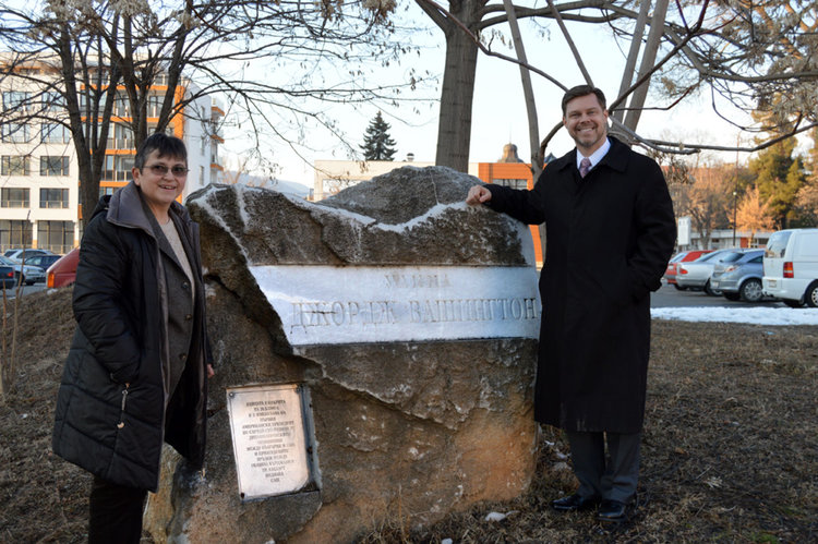Американски дипломат:Учениците в Езиковата знаят перфектно английски,дори когато е втори