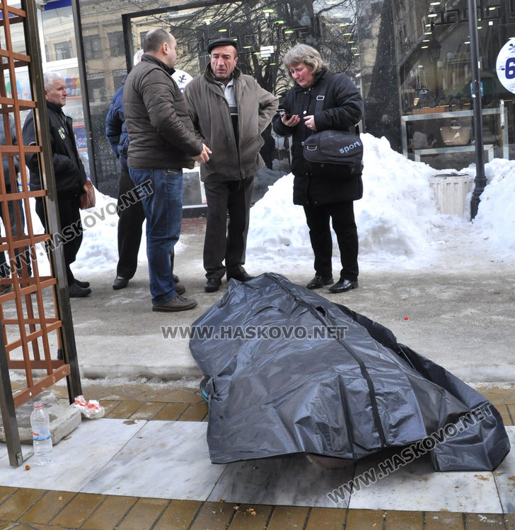 Възрастен мъж почина внезапно в центъра на Хасково