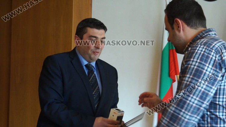 Областният управител на Смолян връчи печата на РИК, която от утре започва работа