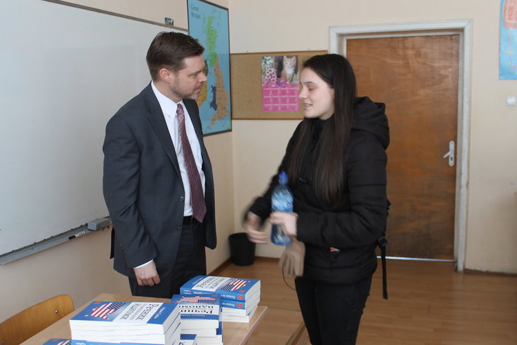 Оценка Отличен за владеене на английски език   от Брайън Стимлър за Езиковата