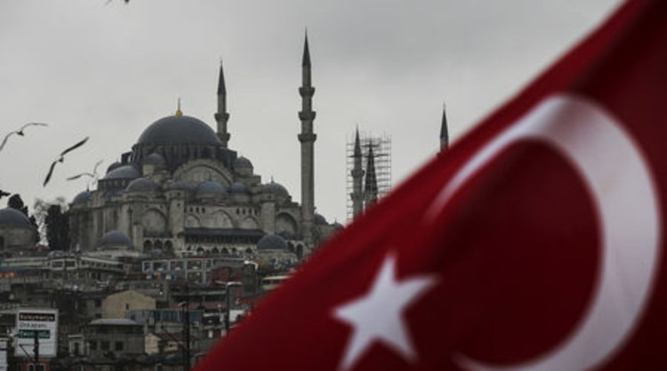 Без Ататюрк и Дарвин: какво става в турските училища