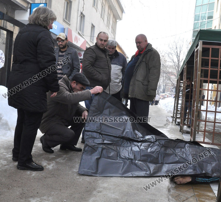 Възрастен мъж почина внезапно в центъра на Хасково
