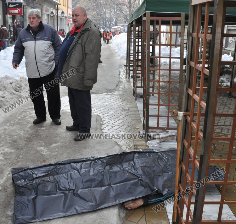 Възрастен мъж почина внезапно в центъра на Хасково