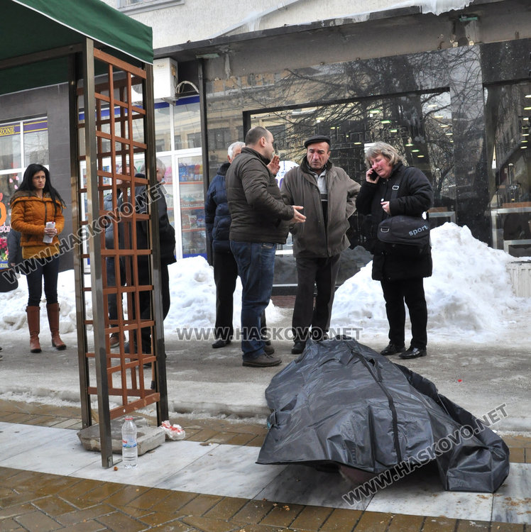 Възрастен мъж почина внезапно в центъра на Хасково