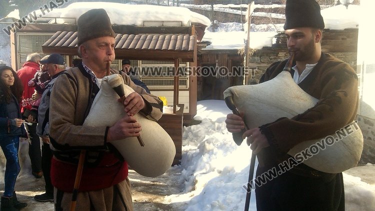 На празник на мераклийското мезе, Широка лъка смая стотици с домашни суджуци и сланина по стара родопска рецепта