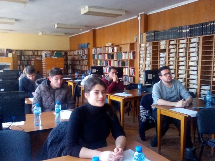 Млади лингвисти мериха сили в превод от английски на български в рамките на дните на Америка в Кърджали