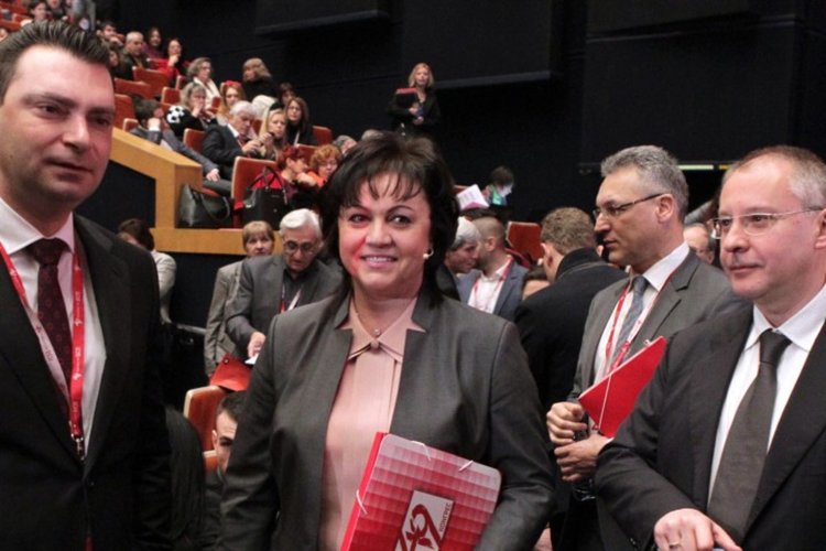 Нинова: Живеем в две Българии - виртуална и реална