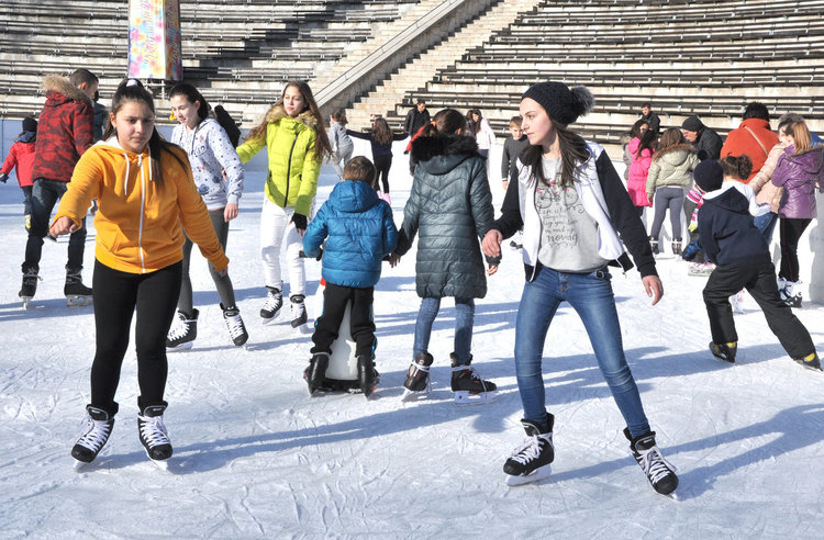 Мъгливо утро, оскъдно слънце следобед, градусите пак пълзят към 10 