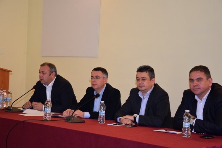 ДПС в Кърджали номинира за водачи на листата д-р Ахмед Доган и Мустафа Карадайъ