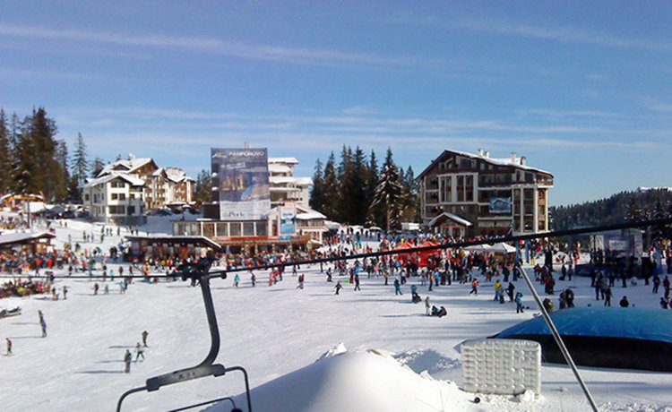 Откраднаха румънско БМВ, оставено пред хотел в Пампорово