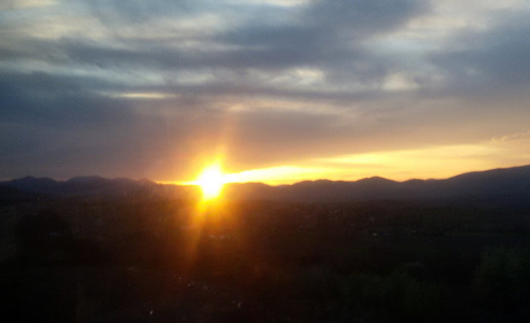   Предимно облачно и топло в Кърджали